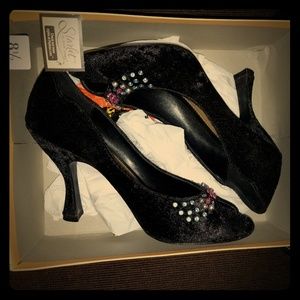 Peak a boo high heals